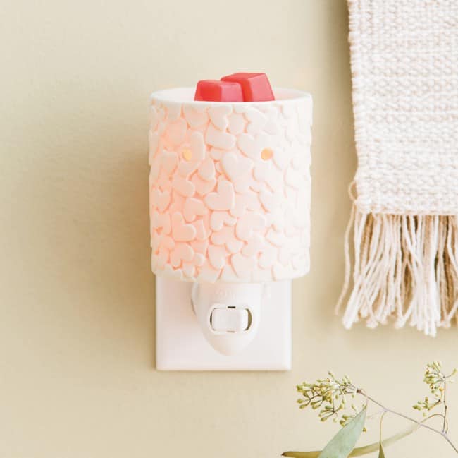 Scentsy Fudraise for World Vision UK by selling Share Your Heart Plug In Warmer