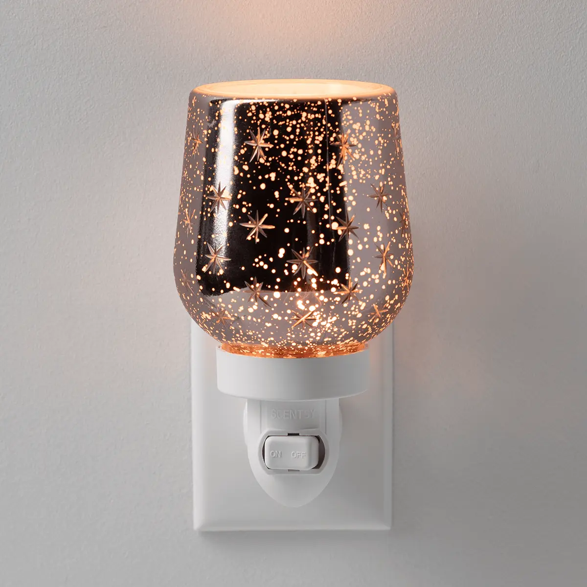 Frosted Flurry Scentsy Mini Warmer with Wall Plug 2026 Frosted Flurry Scentsy Mini Warmer with Wall Plug