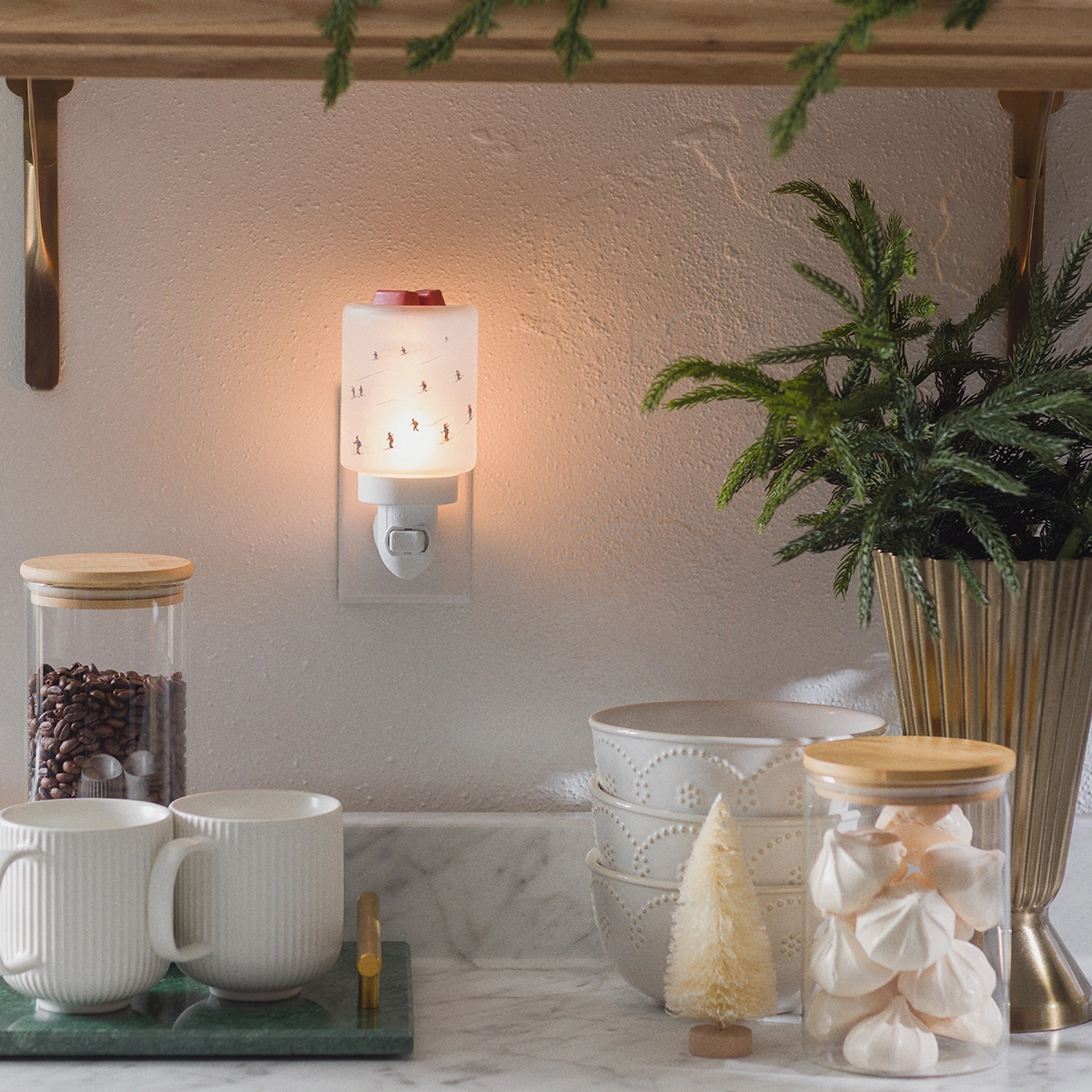 Powder Day Scentsy Mini Warmer with Wall Plug 2026 Powder Day Scentsy Mini Warmer with Wall Plug